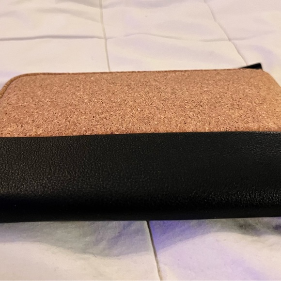 Vegan leather and cork wristlet wallet - Picture 3 of 6
